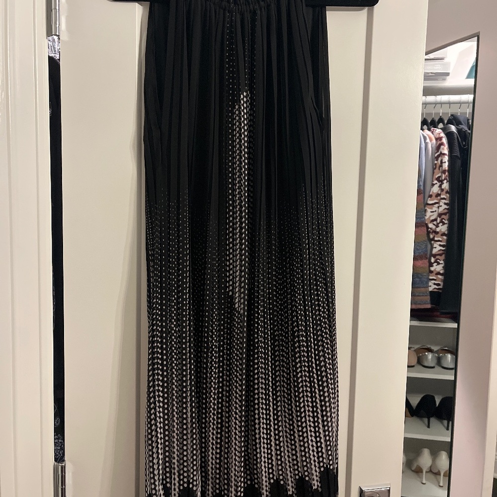 Pleated black and white dress